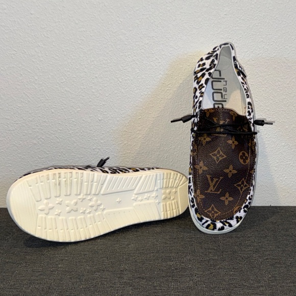 🐆✨Hey Dude Wendy Leopard Monogram Style Slip-Ons – Size 10 – NWOT✨🐆 - Picture 8 of 8